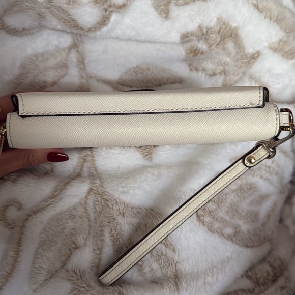 Michael Kors zippered wallet - Picture 4 of 6